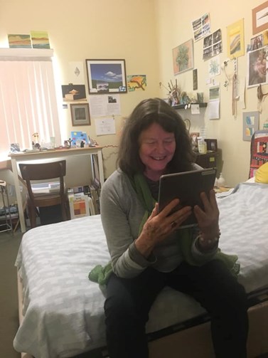 Beverly Place resident catches up with family on an iPad