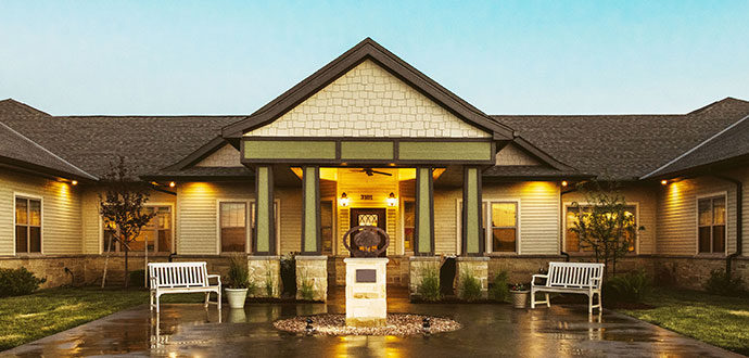 Memory Care in Lee's Summit & Kansas City | Silverado