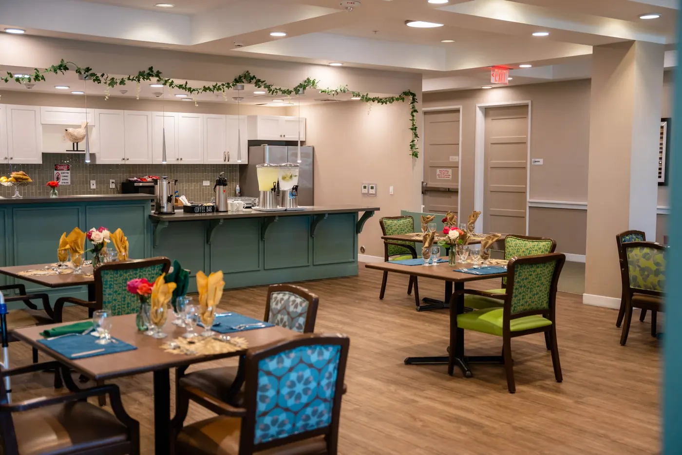 The dining room, set with fresh flowers